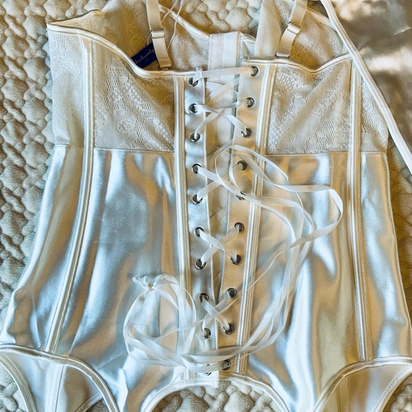 While Lace and Satin Teddy - Picture 6 of 8